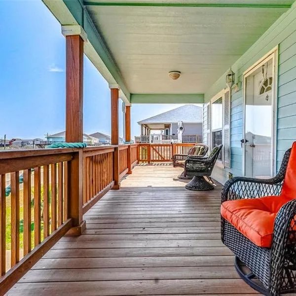 Life's better Salty -Welcome to Serenity, hotel in Crystal Beach