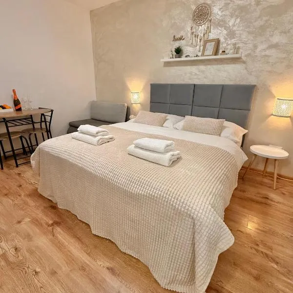 Apartmány ZELENÝ DOM, Hotel in Podhájska