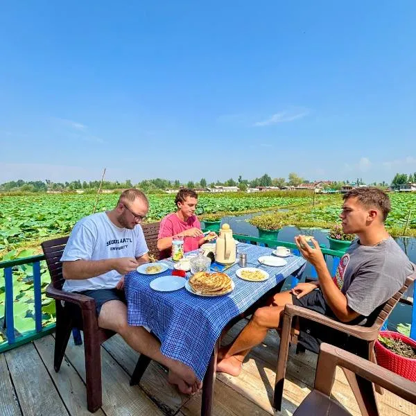Houseboat Wild Rose, hotel in Srinagar
