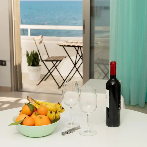 Stunning Mackenzie Sea Views Beach Flat,1 Bedroom, hotel en Lárnaca