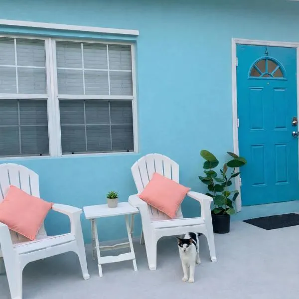 SUITE 4, BLUE PAVILION - Steps to BEACH, Hotel in West Bay