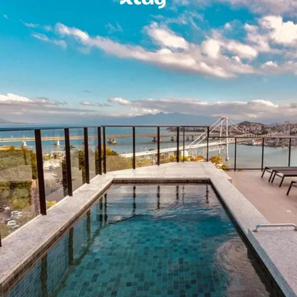 The Bridge by Xtay -Estúdios em Floripa com Piscina no Rooftop e Academia Completa, e fácil acesso as Praias Populares, hotel i Florianópolis