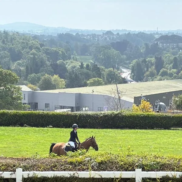 Cavan Equestrian Estate - An Independent On-Site Accommodation, отель в городе Каван