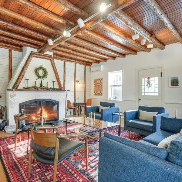 Charming Jaffrey Cottage with Deck and Grill!, hotel sa Jaffrey