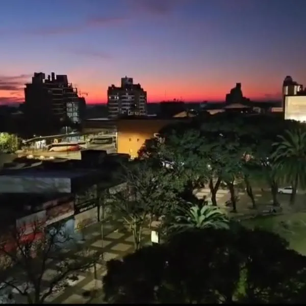 Frente a Terminal Tres Cruces., hotel a Montevideo