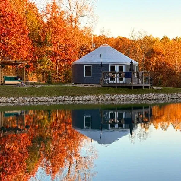 Secluded Waterfront Yurt with Wood-Fired Sauna near French Lick, hotelli kohteessa French Lick