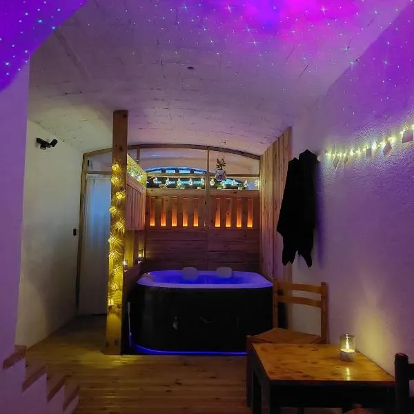 JC's House of Happiness，Cabrières-dʼAigues的飯店