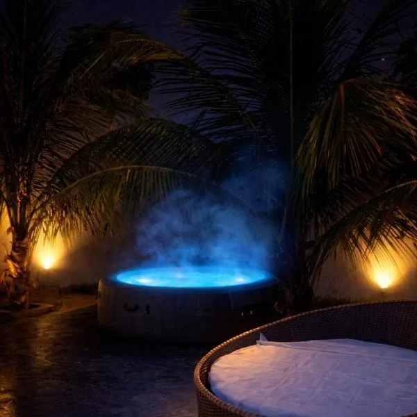 A Casa Paradisíaca ll Luxo Piscina Super Mega Quente até 50 graus Aquecimento Elétrico e Solar Casa com Sauna a Vapor e Ar Condicionado em Todos Ambientes e Lavanderia com Roupa de Cama e Banho e ofurô aquecido até 40 graus com Adicional, hotel v destinaci Caldas Novas