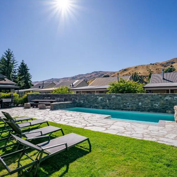 Cardrona Villa with Pool and Jacuzzi, hotel v destinaci Cardrona