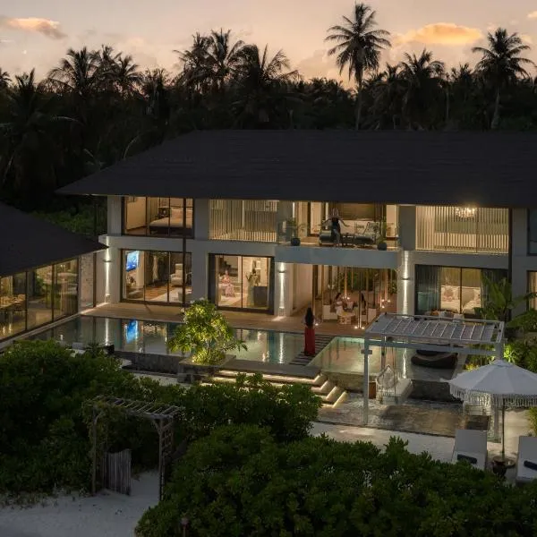 Madifushi Private Island- Free return seaplane transfr for min 5 nights, hotel v destinaci Meemu Atoll