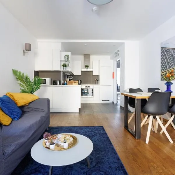 Spacious Group Apartment with Balcony, Hotel in Wien