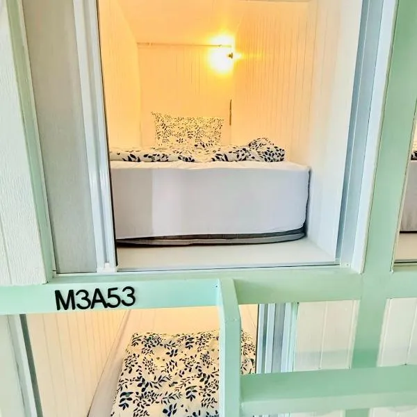 Easy Monday Capsule Hotel Bangkok, hotel in Bangkok