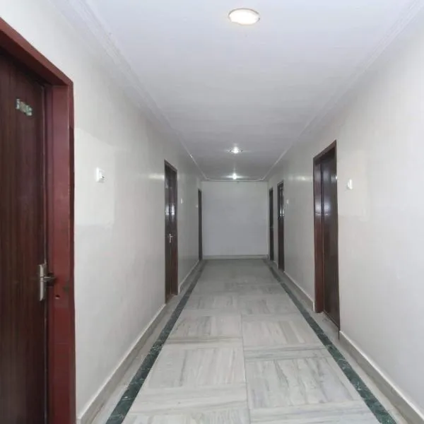 Capital O Kartik, hotel en Jabalpur