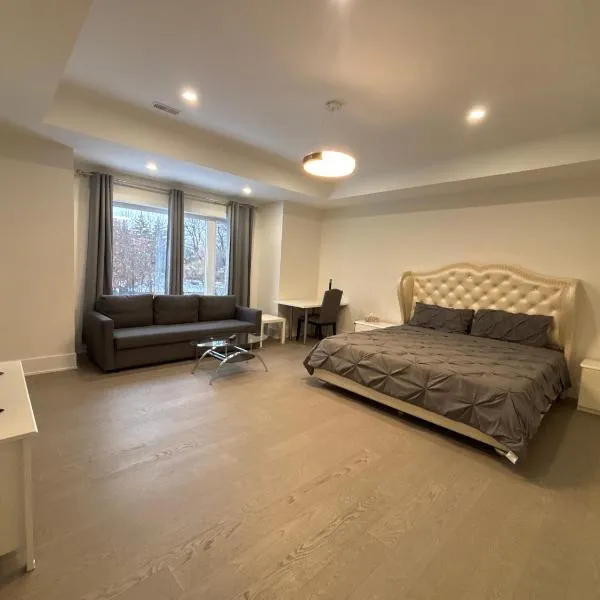 Brand-New Luxury Home Away Home in North York, hotel u gradu Toronto