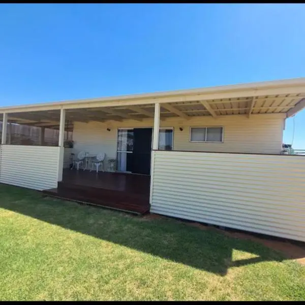 White Cliff Farm House, Hotel in Mildura