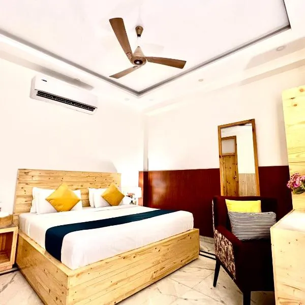 Divine Inn Hotel Near Rajouri Garden Main Market, hotel v Novém Dillí