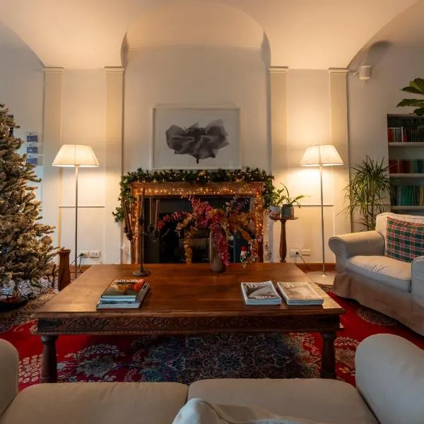 瓦雷泽艺术酒店,位于瓦雷泽的酒店