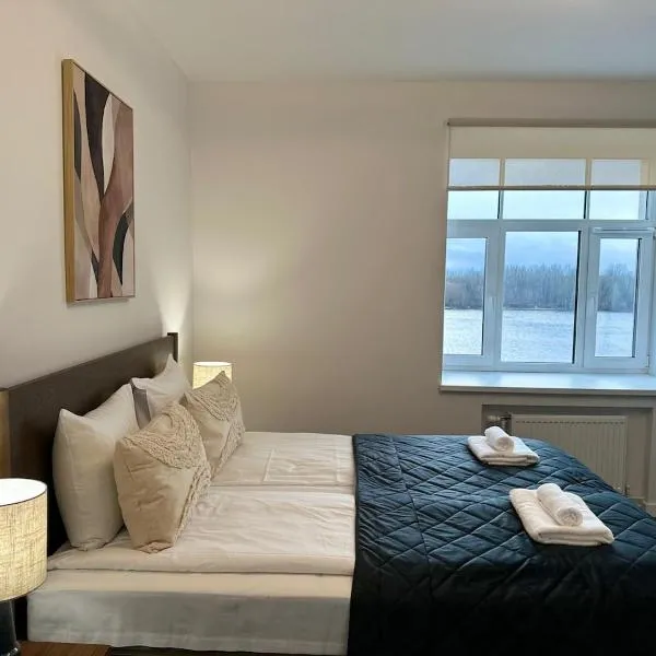 Panoramic River View I Spacious Modern 2BR Apartment, hotel a Riga