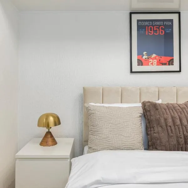 Camden Central 4-Bedroom Flat -12 Guests, hotel in London
