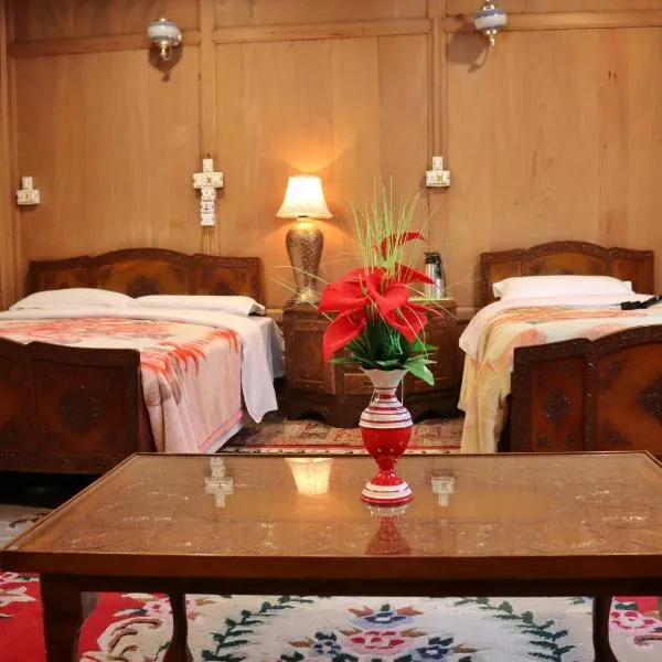 Chicago Group of Houseboats, hotel em Srinagar