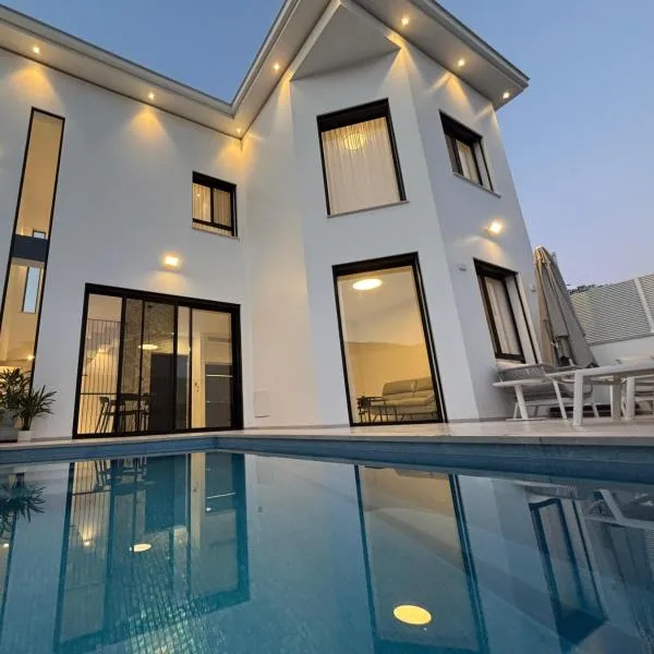 Sea 300 Villa، فندق في ميغدال