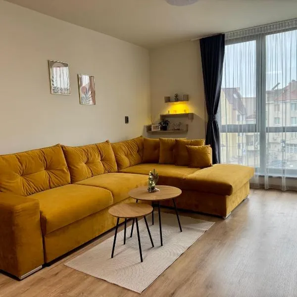 The Golden spot Modern Central Apartment with Garage and Balcony, Quiet Location, hotel in Yambol