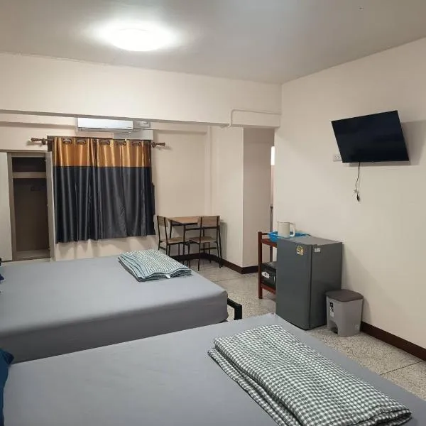 Doctor Thanut Hostel, hotell i Ubon Ratchathani