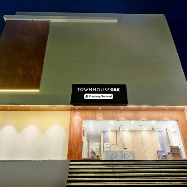 Super Townhouse Oak Army Aviation Base Jhansi, hotel v destinácii Jhānsi