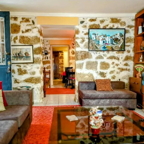 Charming Stone house, 500 meters to Acropolis, hotel in Athene