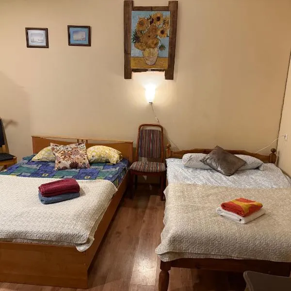 Delta 1 - two big beds, hotel Tartuban