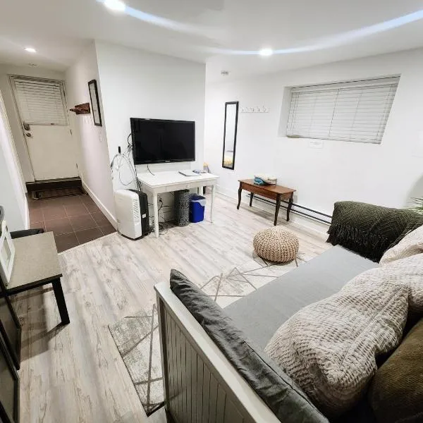 Small Private Studio at Kitsilano Beach, hotel em Vancouver