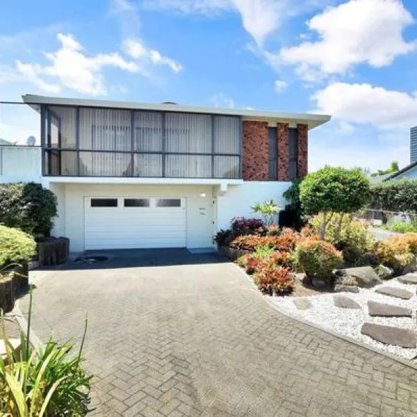 Relaxed Mount Getaway Close to Beach & Town, hotel v destinaci Mount Maunganui