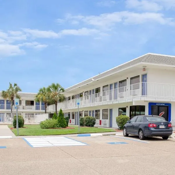 Motel 6 Gulfport, MS Airport، فندق في غولفبورت