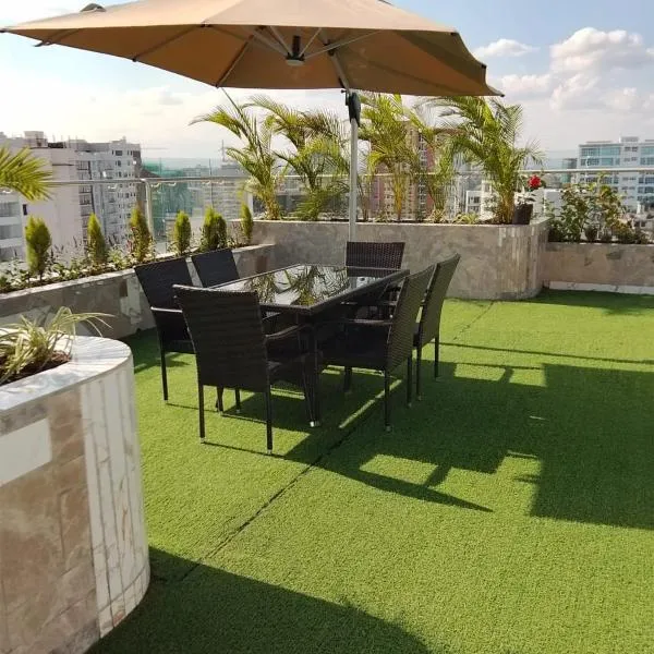 Panoramic SkySuite Kilimani Rooftop Gym Fast Wifi, hotel a Nairobi