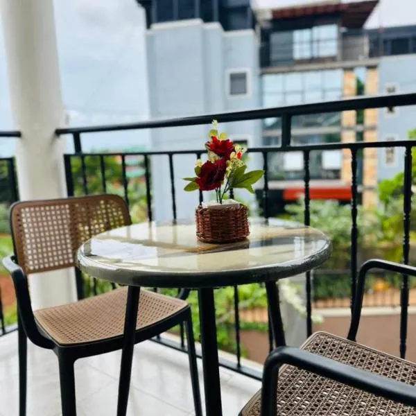Sunset Statehouse View Residence B, hotelli kohteessa Entebbe