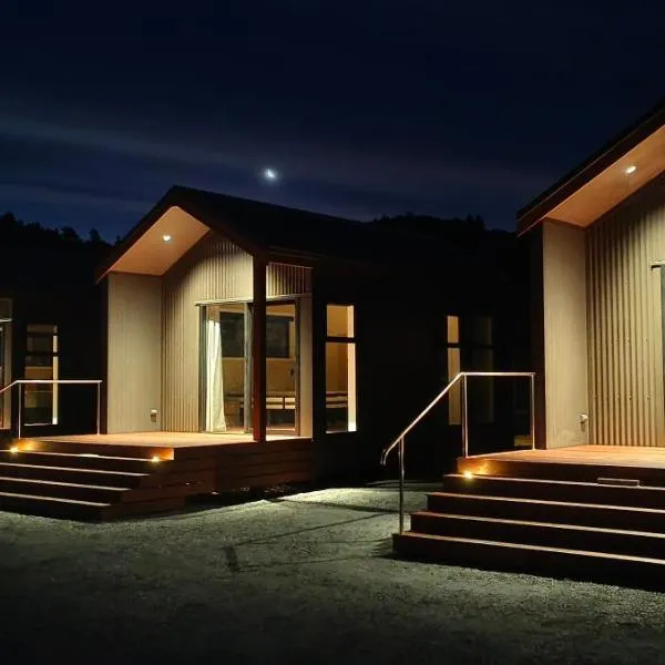 The Barn Cabins & Camp, hotel in Marahau