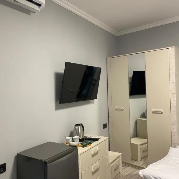 Elite Guesthouse, hotel em Pʼarakʼar