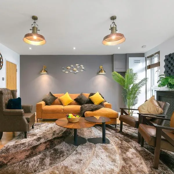 Spacious 1-Bedroom Apartment in Shoreditch, Sleeps 4, Near Tube Fast WIFI, hotel en Londres