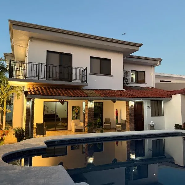 ZEUS GUEST HOUSE & CAR RENTAL- Free SJO Airport Shuttle-NATIONWIDE PRÍVATE SHUTTLE SERVICE- zeusguesthouse com, khách sạn ở La Garita
