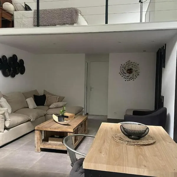 ÔCœur du Verger Private Tropical Loft, hotel v mestu Païta