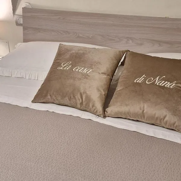 LA CASA DI NANA', hotel in Napels