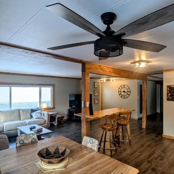 Hillcrest Hideaway: Spacious Mountain View Oasis, Hotel in Hillcrest Mines