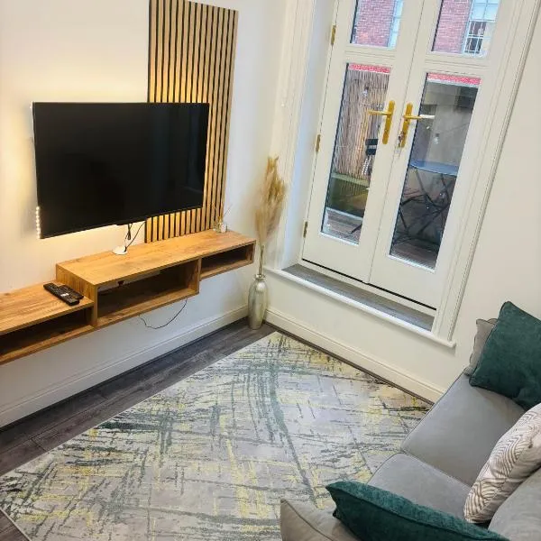 The Luxe Haven Penthouse - Sleeps 4 Apartment Nottingham City Centre, hotel in Nottingham