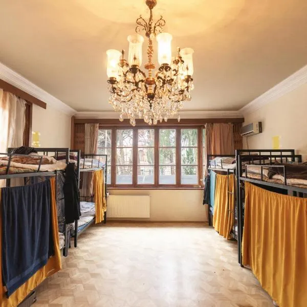 European Backpackers Hostel and 大廚房, hotel in Tbilisi City