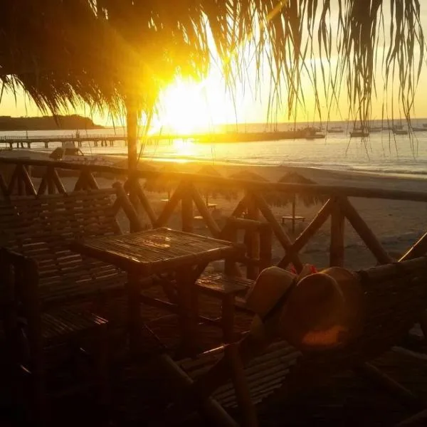 Las Tortuguitas Bungalows,位于洛斯拉甘斯的酒店