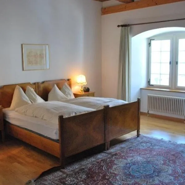 NRAR Hotel Hirschen, khách sạn ở Beromünster