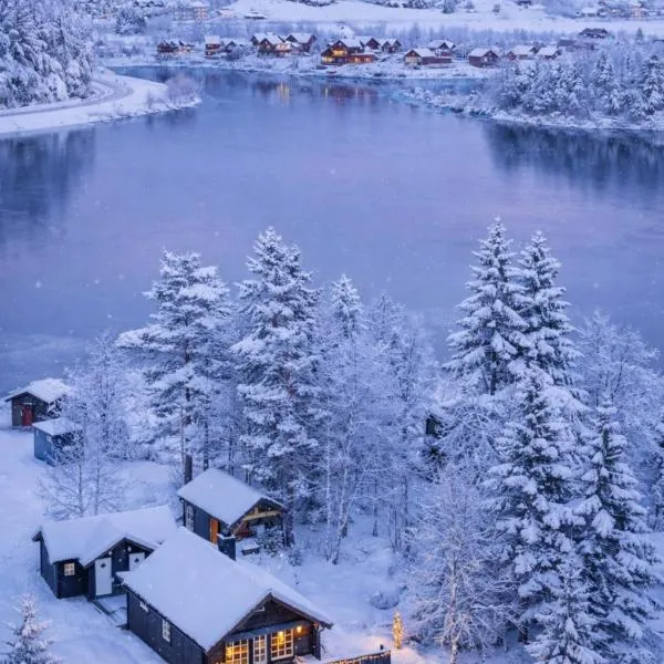 Holiday cottage with sauna close to ski center-Bedding included, hotel em Tjørhom