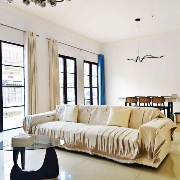 闲肆民宿, hotel in Sanya