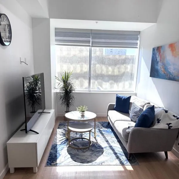 Cozy 1-Bedroom with Natural lights, viešbutis Edmontone