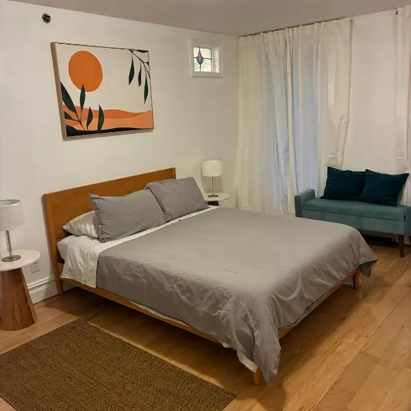 Brooklyn - Bed-Stuy - Sunny Private 2BR Apartment, hotel in Brooklyn